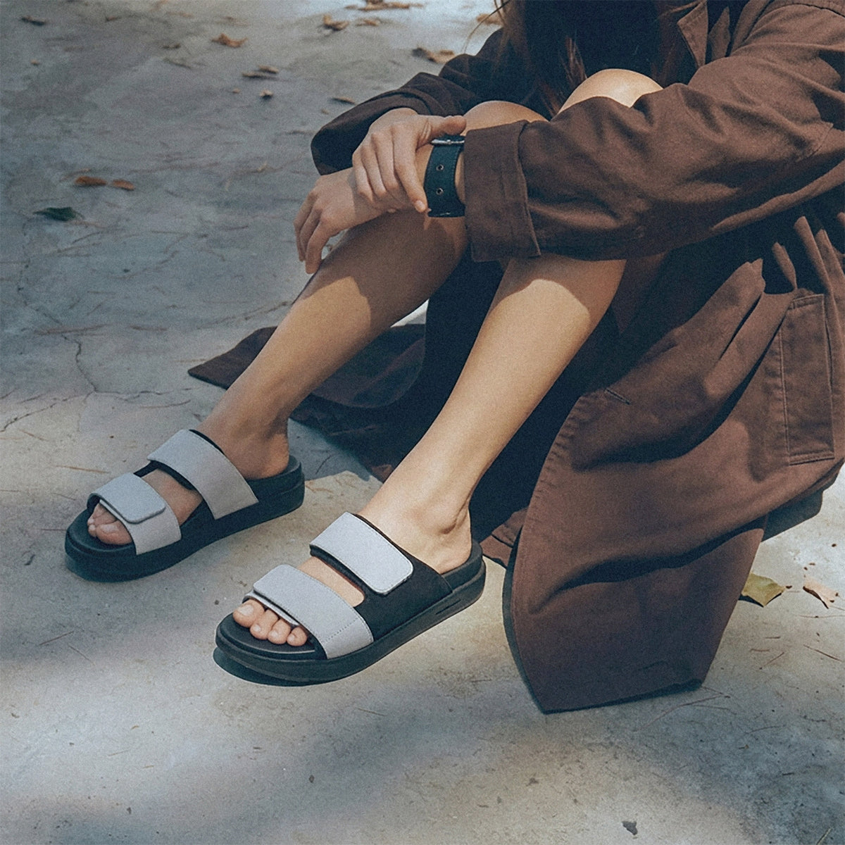 TARPIN LEATHER SANDAL GRANITE BLK